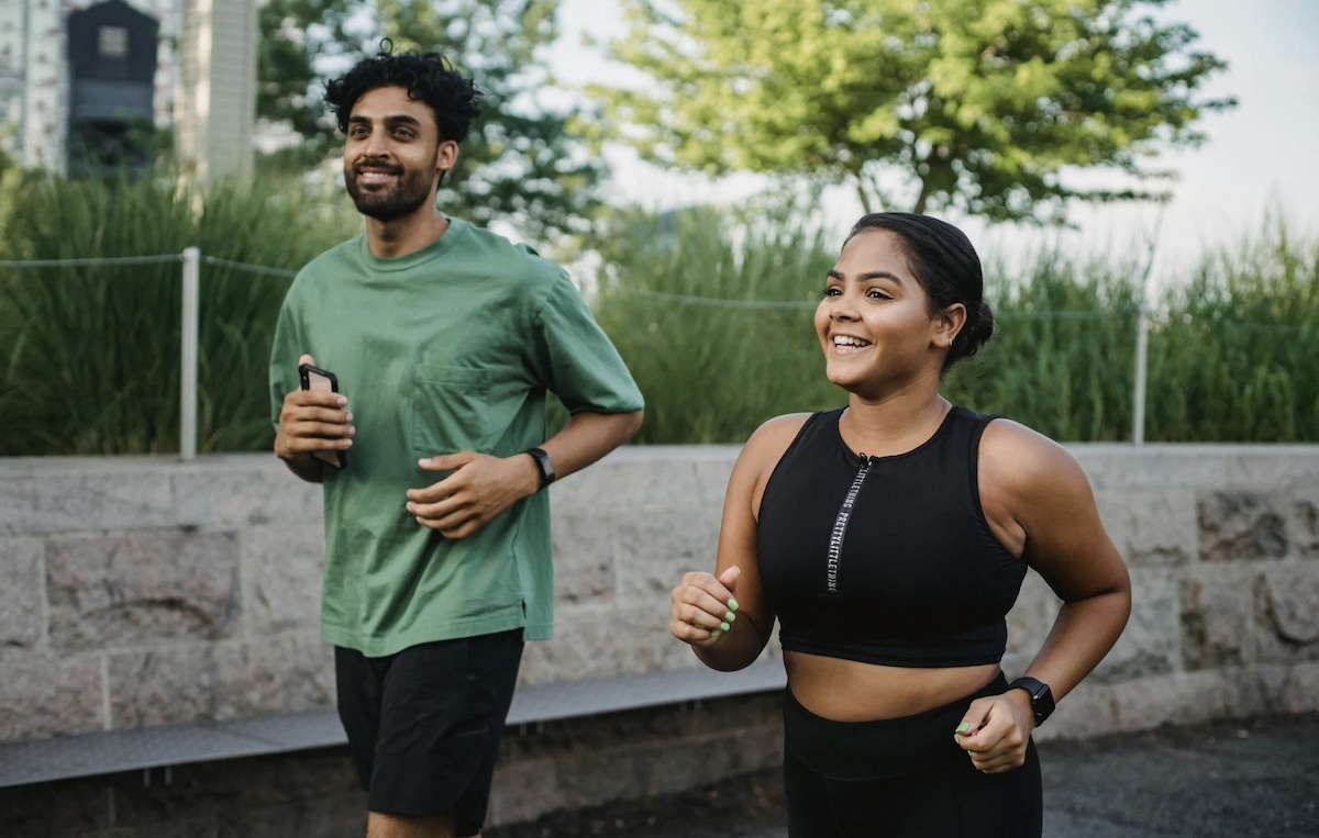 Man and woman running together to exercise. Image: Pexels - Ketut Subiyanto