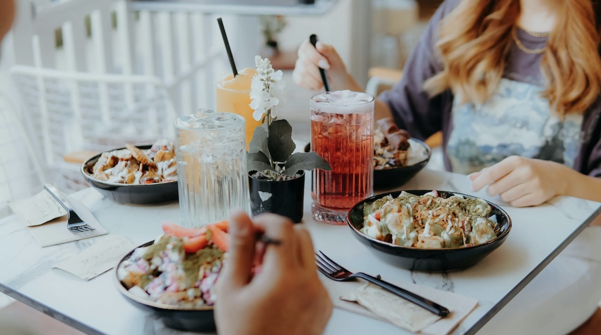 Social Eating. Image: Pexels - thecactusena 