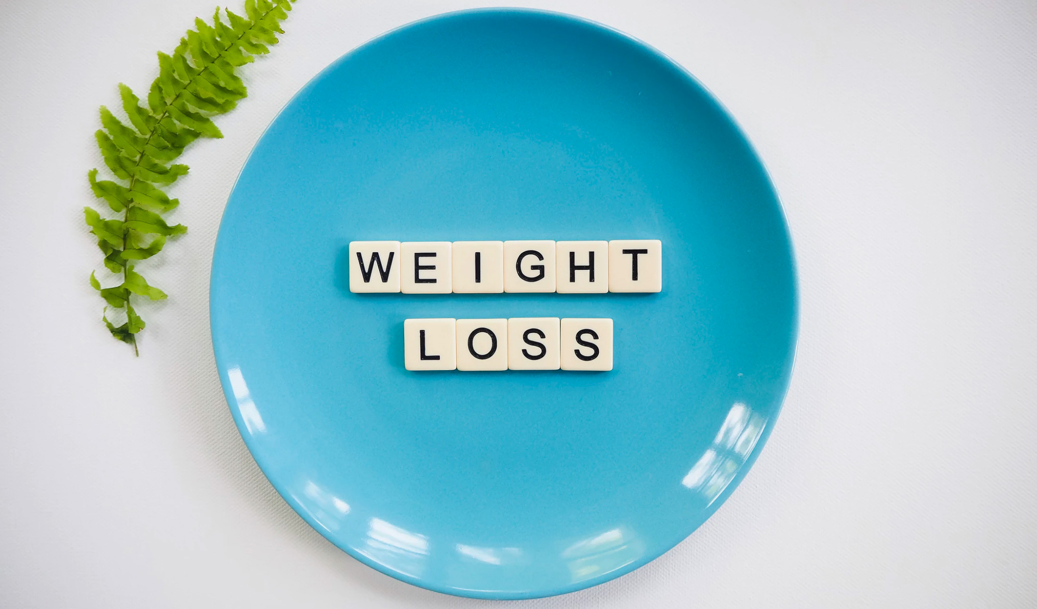 A blue plate that has weight loss written on it. 